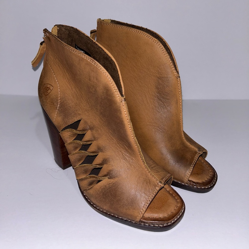 ARIAT women’s Lindsley Tennessee Tan Booties sz 7.5